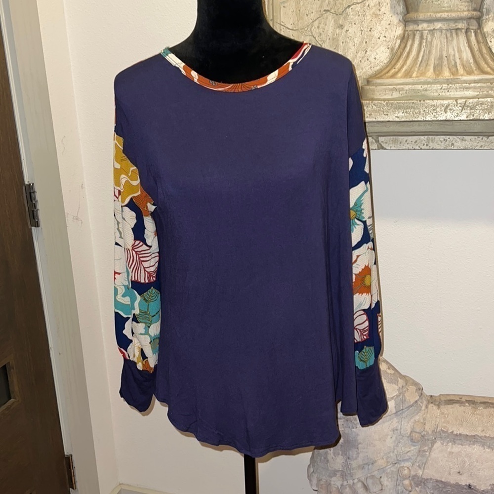 Mai Soli Navy blue with‎ floral print long sleeves Sz L